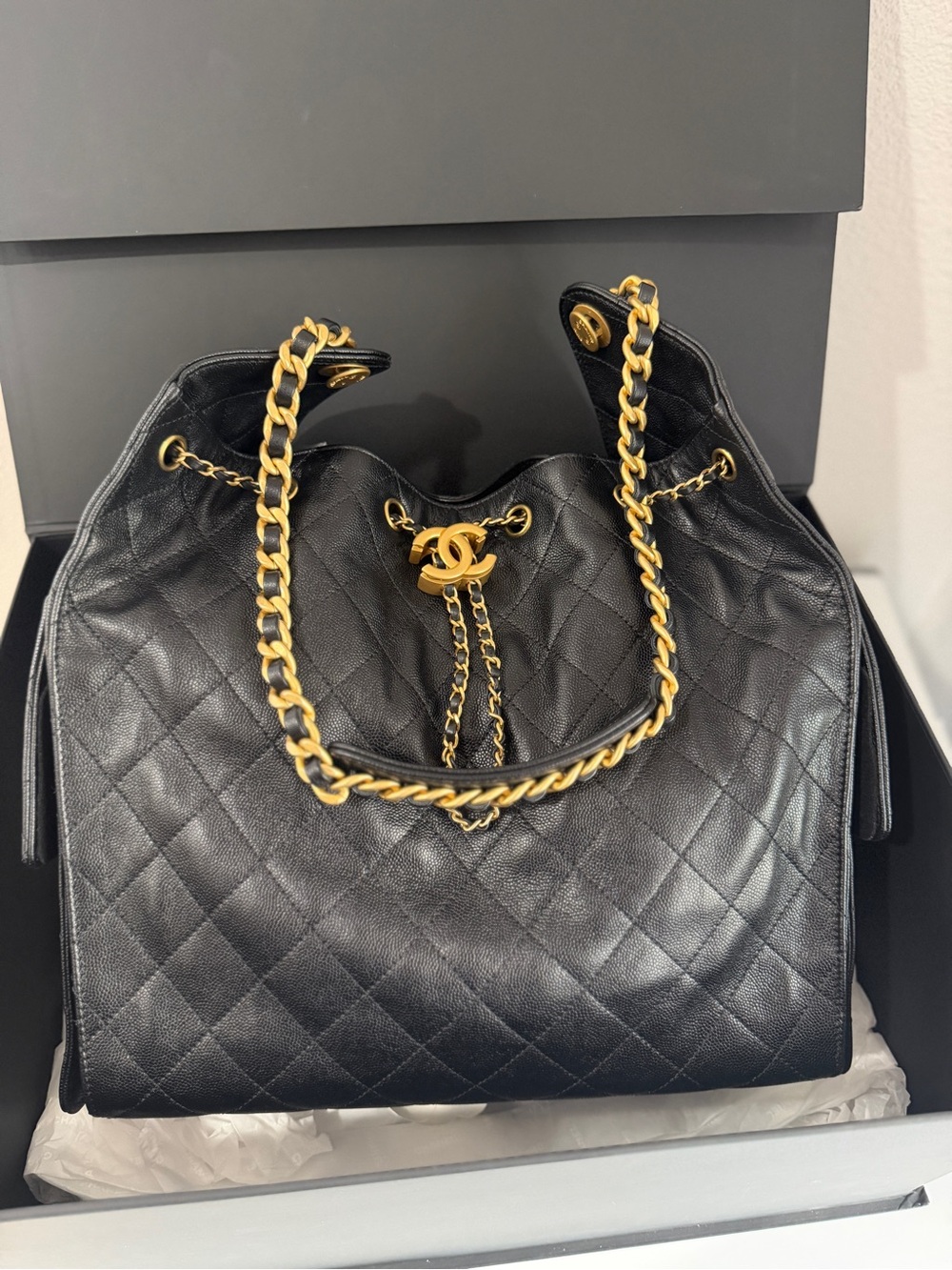 CHANEL 25 Medium Black Caviar GHW